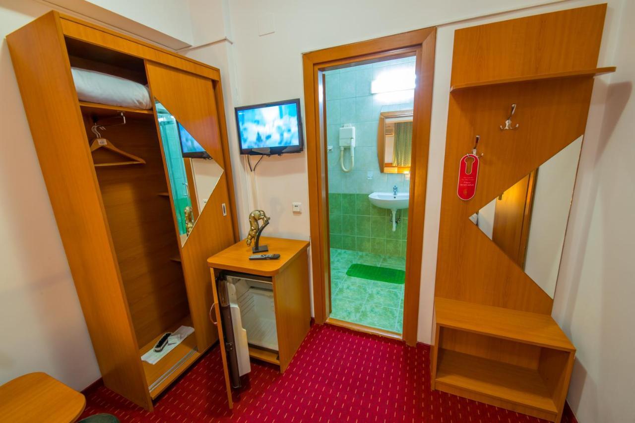 Hotel Sir Orhideea Bucureşti Exterior foto